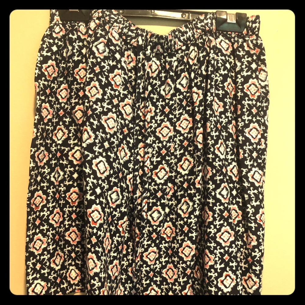 Patterned mini skirt